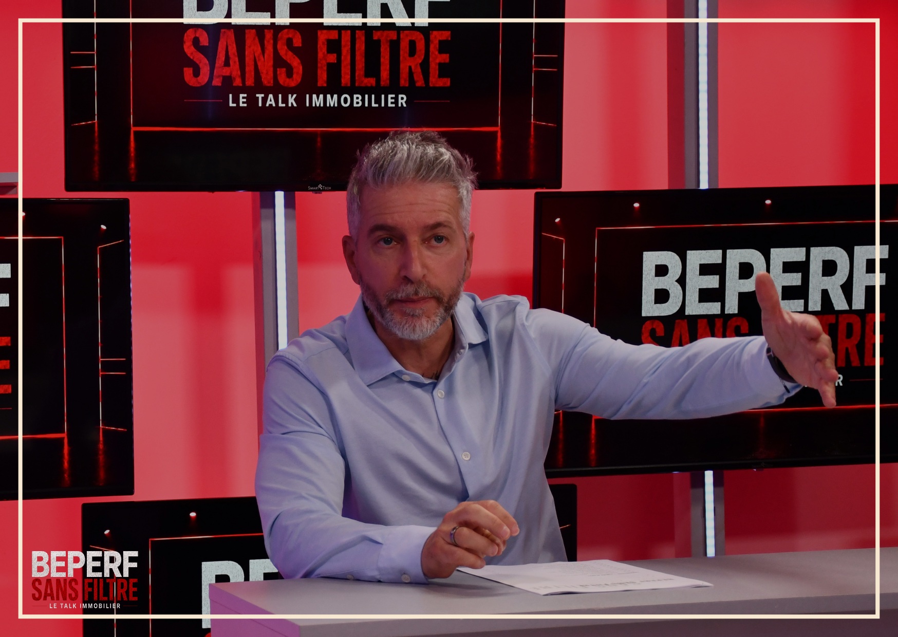 Un participant intervient pendant le débat